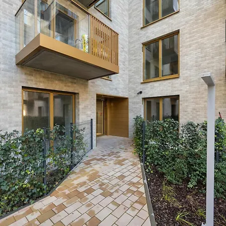 Czysta Elegant For 2 With Garden Centre By Renters