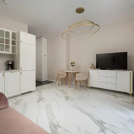 Czysta Elegant For 2 With Garden Centre By Renters Vratislav