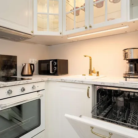 Apartment Czysta Elegant For 2 With Garden Centre By Renters *